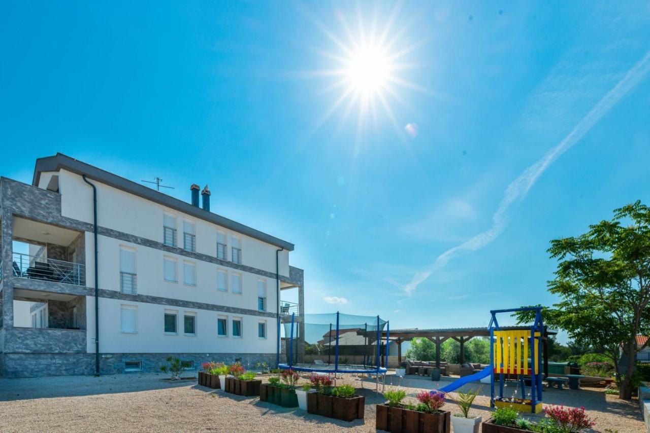 Crowonder Luxury Vir- 6 New Apartments For Families With Playground For Kids Екстериор снимка