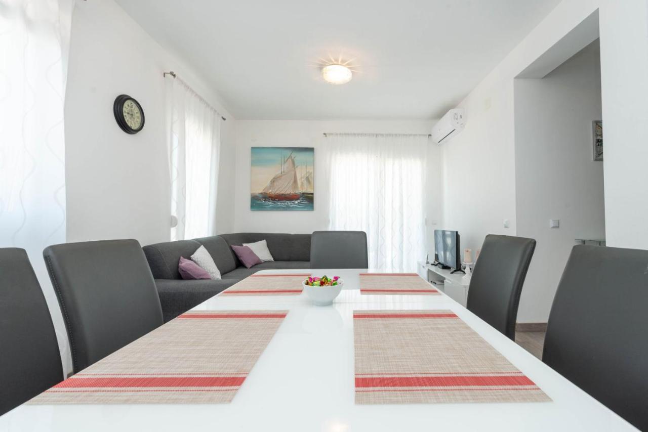 Crowonder Luxury Vir- 6 New Apartments For Families With Playground For Kids Екстериор снимка
