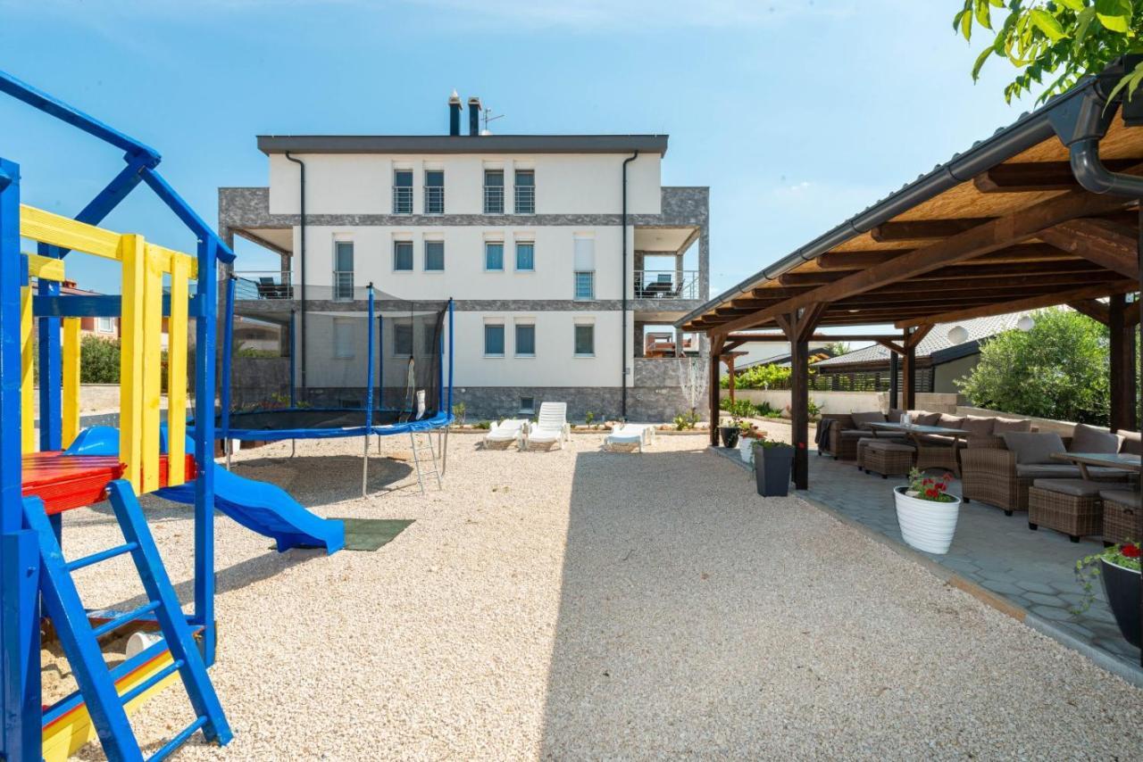 Crowonder Luxury Vir- 6 New Apartments For Families With Playground For Kids Екстериор снимка