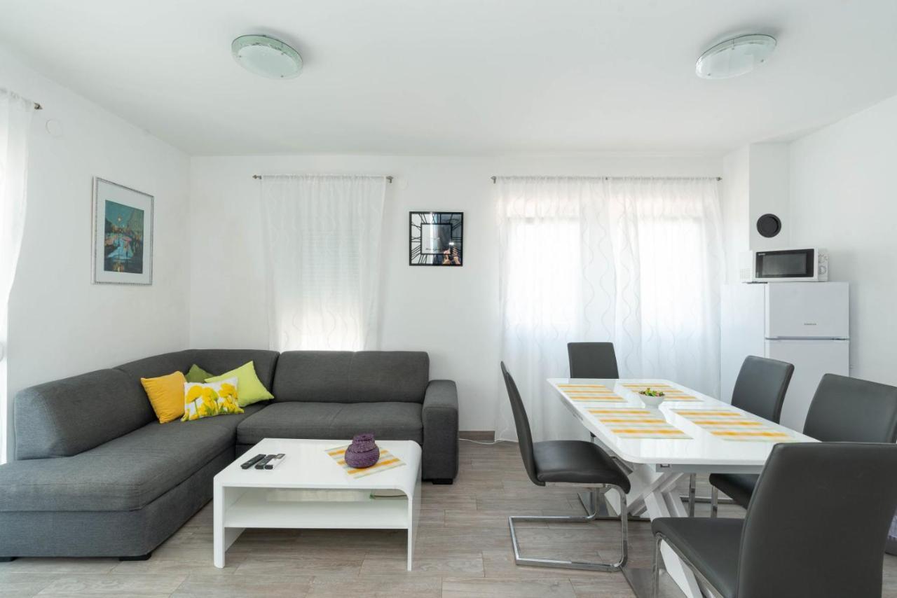 Crowonder Luxury Vir- 6 New Apartments For Families With Playground For Kids Екстериор снимка