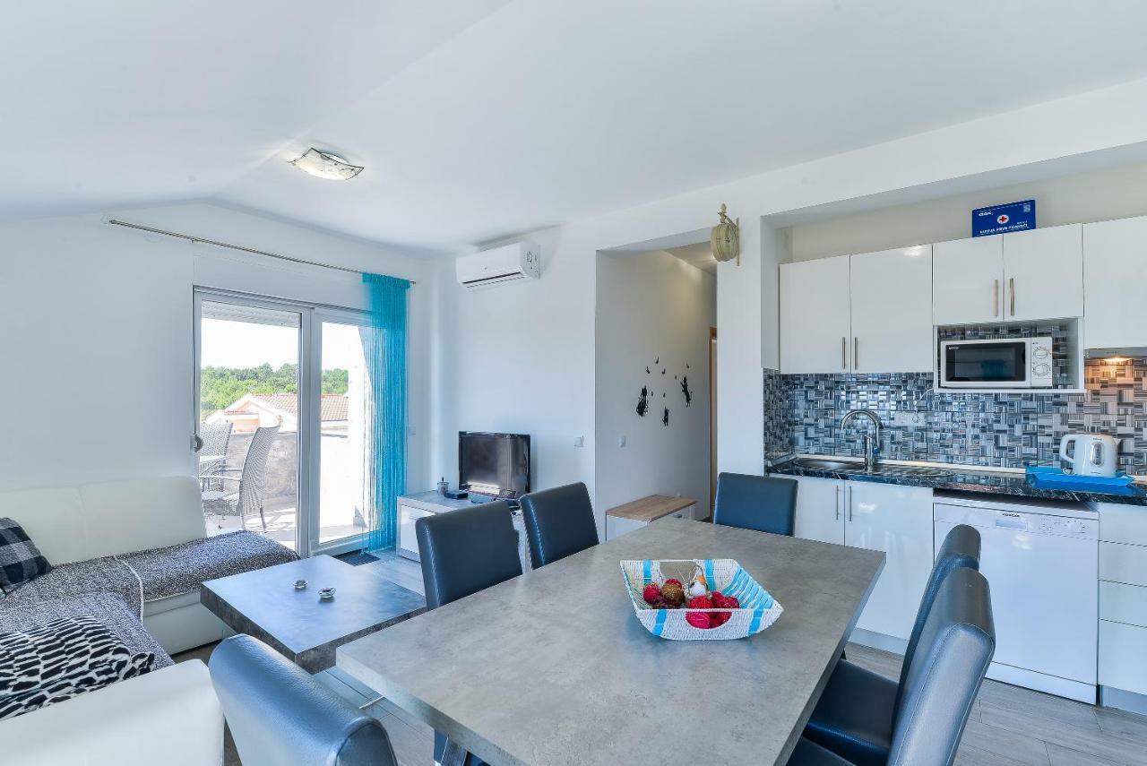 Crowonder Luxury Vir- 6 New Apartments For Families With Playground For Kids Екстериор снимка