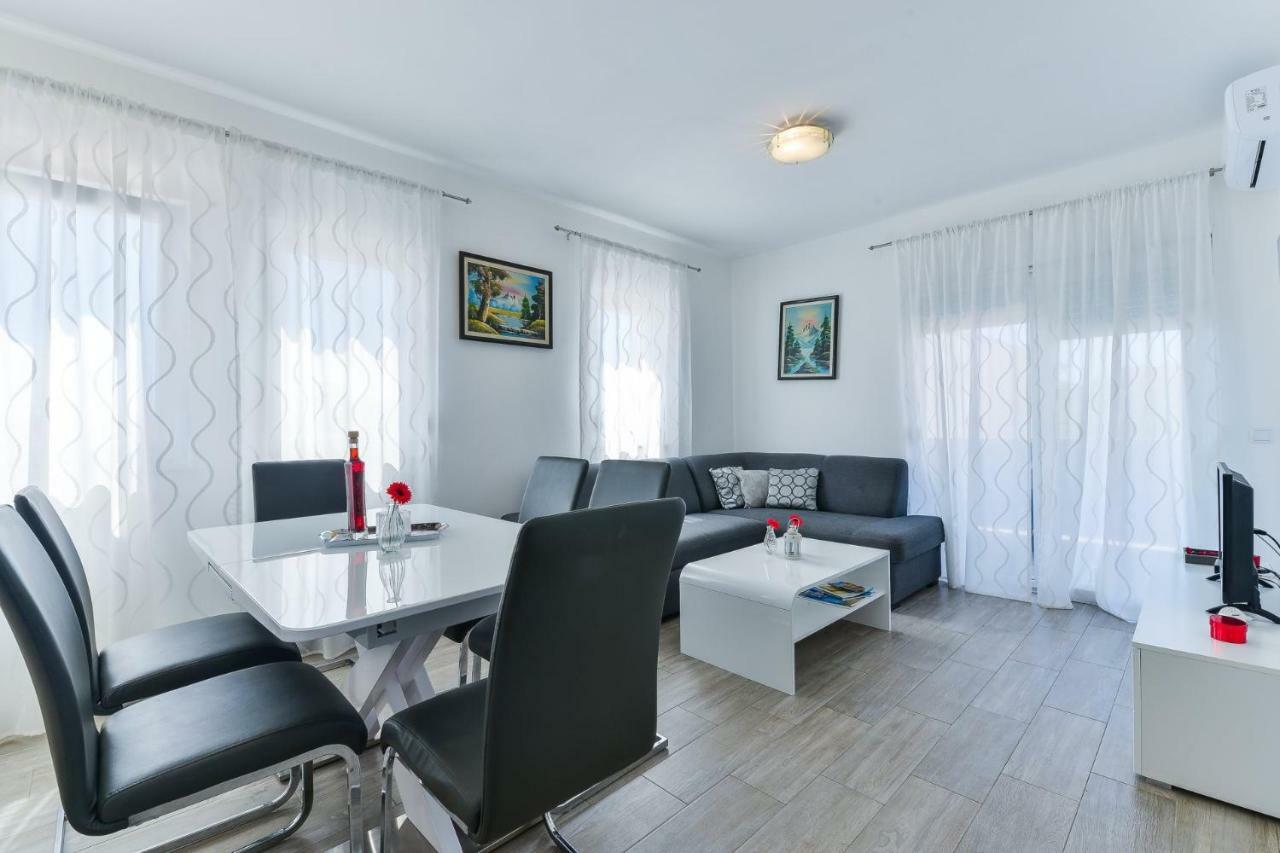 Crowonder Luxury Vir- 6 New Apartments For Families With Playground For Kids Екстериор снимка
